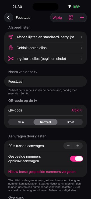 Instellingen in de beheer-app: bovenaan afspeellijsten, geblokkeerde clips en ingekorte clips, daaronder de naam van de tv, de QR-code op de tv met de grootte klein, normaal of groot, twintig seconden tussen aanvragen en gespeelde nummers opnieuw aanvragen.